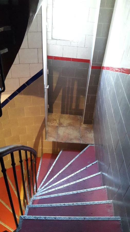 Hotel Cyrano Voltaire Париж Екстериор снимка