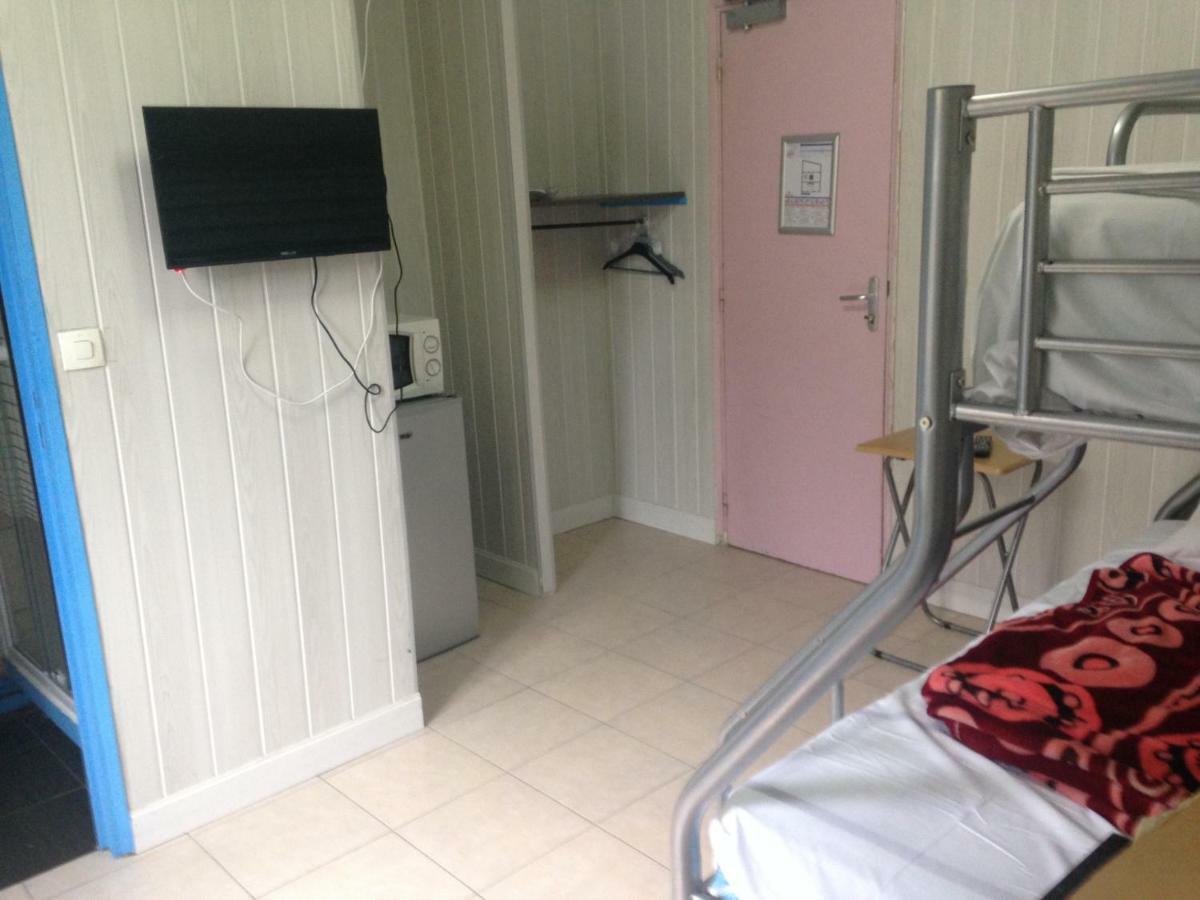 Hotel Cyrano Voltaire Париж Екстериор снимка
