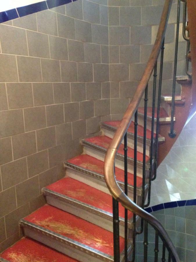 Hotel Cyrano Voltaire Париж Екстериор снимка
