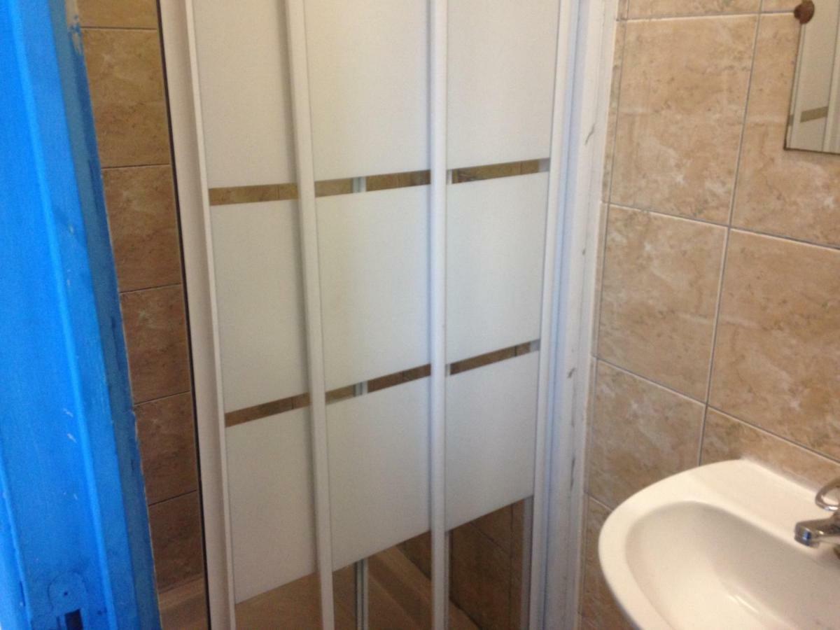 Hotel Cyrano Voltaire Париж Екстериор снимка
