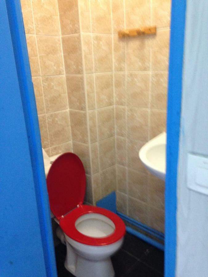 Hotel Cyrano Voltaire Париж Екстериор снимка